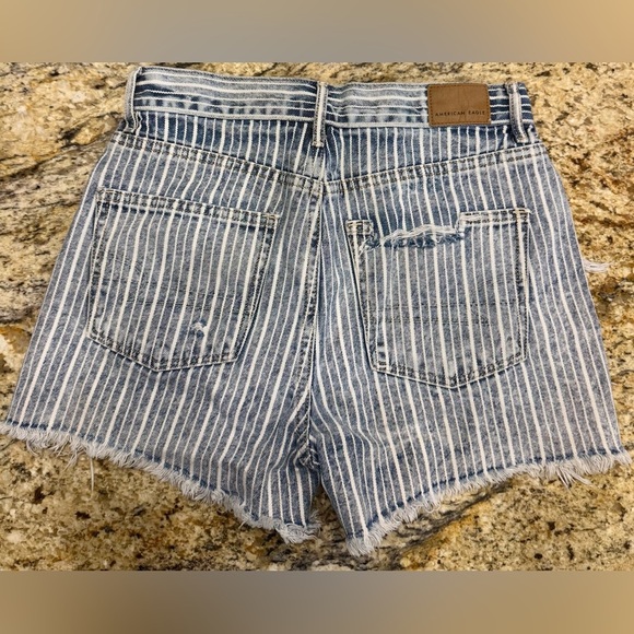 American Eagle Boyfriend Pinstripe Stripes Distressed Denim Shorts Size 00 - Picture 2 of 7